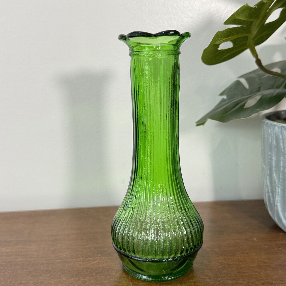 Vintage Randall Emerald Green Fluted Glass Bud Vase Scalloped Rim Mid-Century
